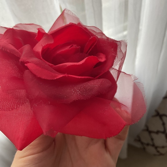 Claire’s Crimson Red Flower in Bloom Hair Pin - Picture 4 of 5